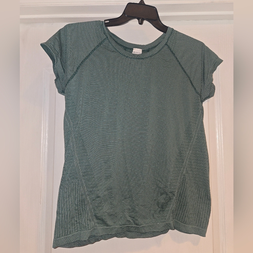 EUC ATHLETA GREEN AND WHITE STRIPE SHORT SLEEVE MOMENTUM TOP, XL